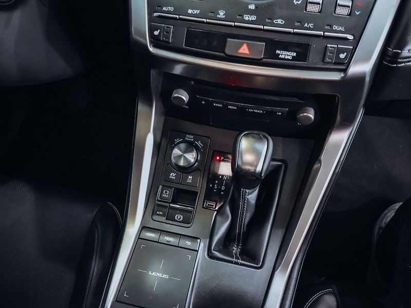 Lexus NX 300 H - fotka 22 z 28