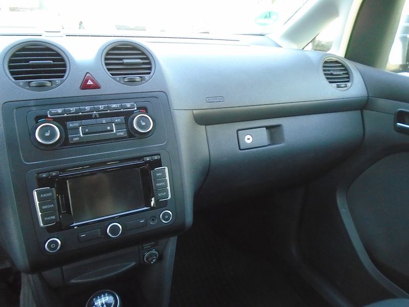 Volkswagen Caddy (2013) 1.6 TDI, 5.Míst, Klima - fotka 19 z 24