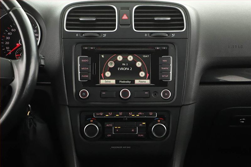 Volkswagen Golf (2010) 1.6 TDI, po STK, udržované - fotka 9 z 13
