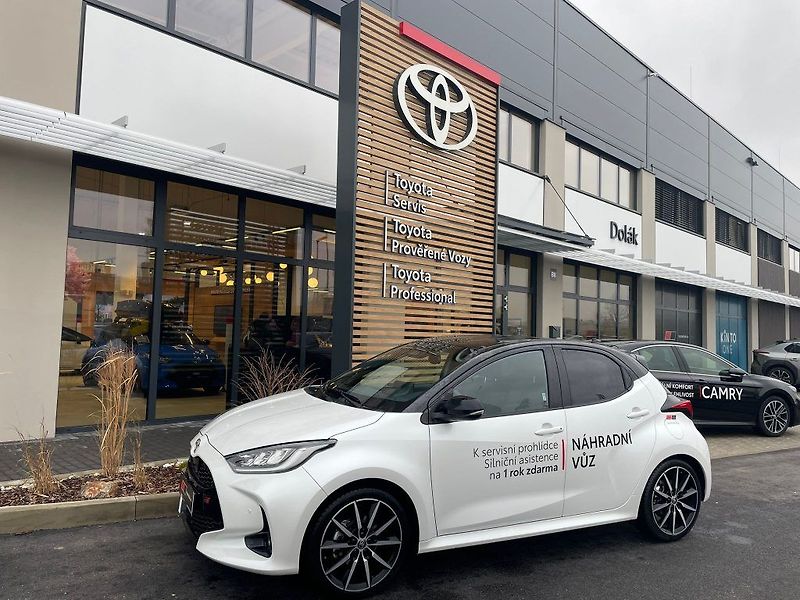 Toyota Yaris 1.5 Hybrid 130k GR-SPORT VIP - fotka 1 z 26