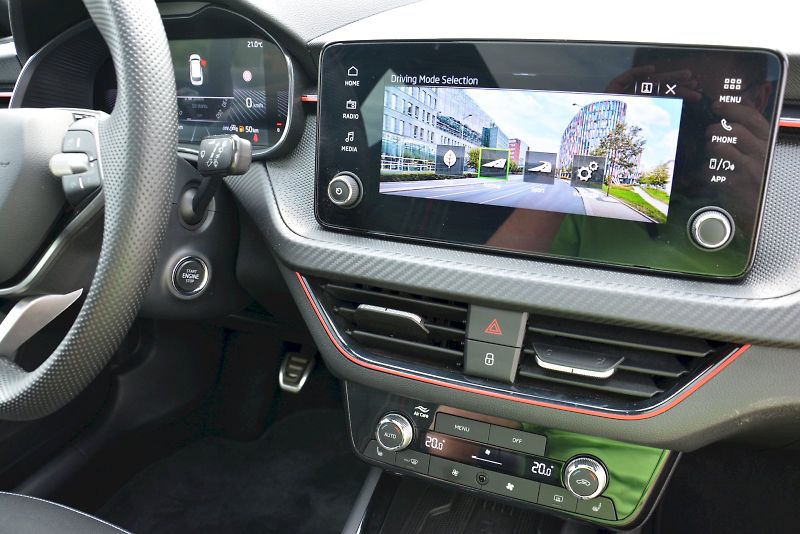 Škoda Kamiq (2024) 1.5 TSI 110 KW Monte Carlo - fotka 19 z 25