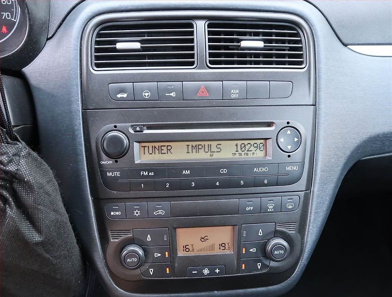 Fiat Punto (2007) 1.4, po STK, udržované - fotka 12 z 14
