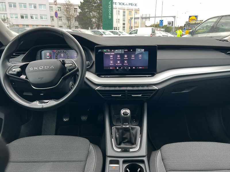 Škoda Octavia TOP SELECTION 1,5 TSI 110kW - fotka 5 z 26