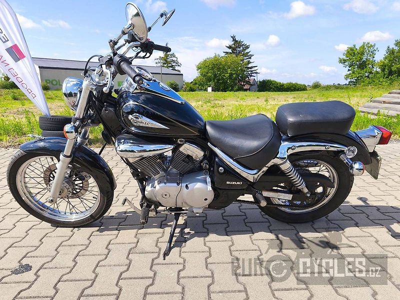 Suzuki VL 125 Intruder (1999) - fotka 4 z 11