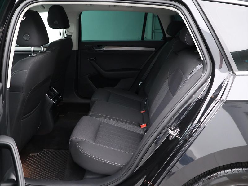 Škoda Superb 2,0 TDI 140kW DSG Style LED - fotka 15 z 34