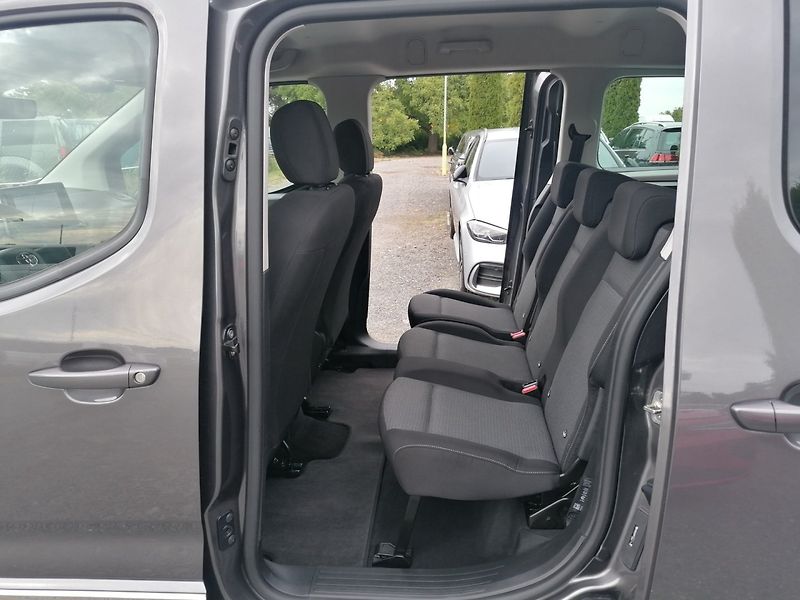 Toyota ProAce City Verso (2021) 1.2 T 7-míst Long,Shuttle - fotka 11 z 26