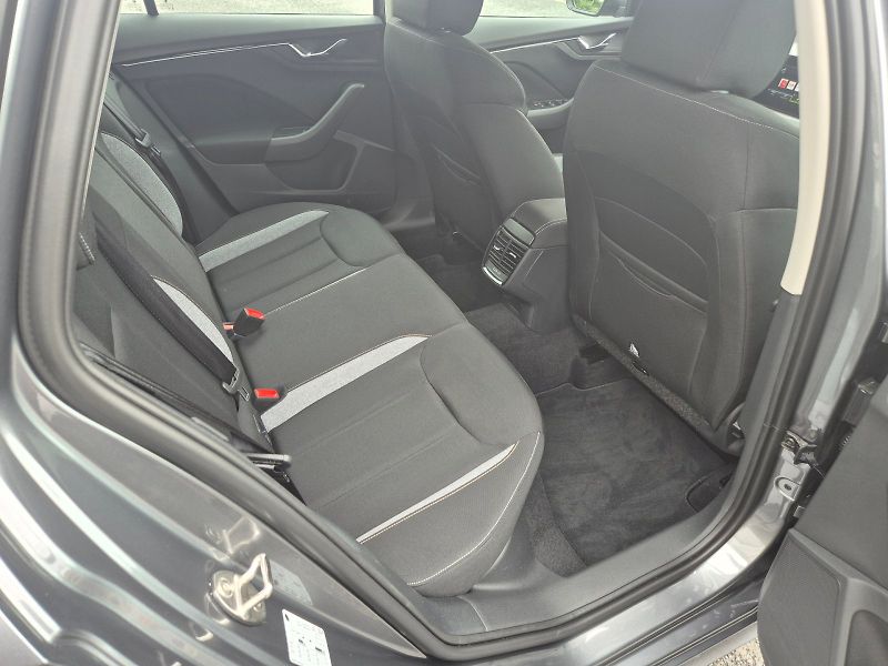 Škoda Kamiq (2025) SELEC TSI 85/1.0 M6F - fotka 19 z 30
