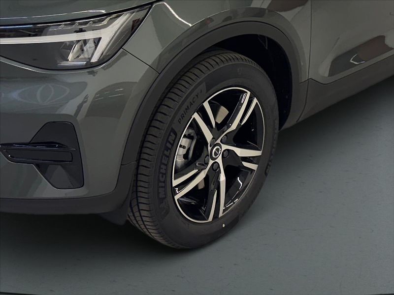 Volvo XC40 (2025) 2,0 B3 FWD Plus Dark 8367 - fotka 6 z 15
