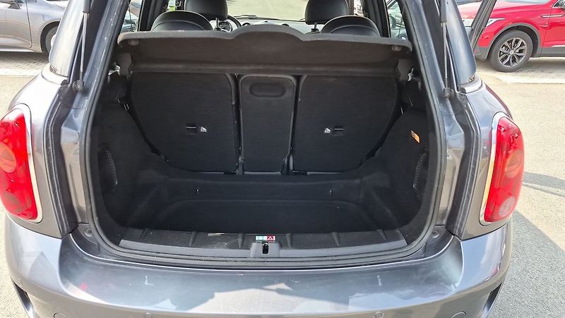 Mini Cooper 2,0 SD ALL4 - fotka 23 z 25