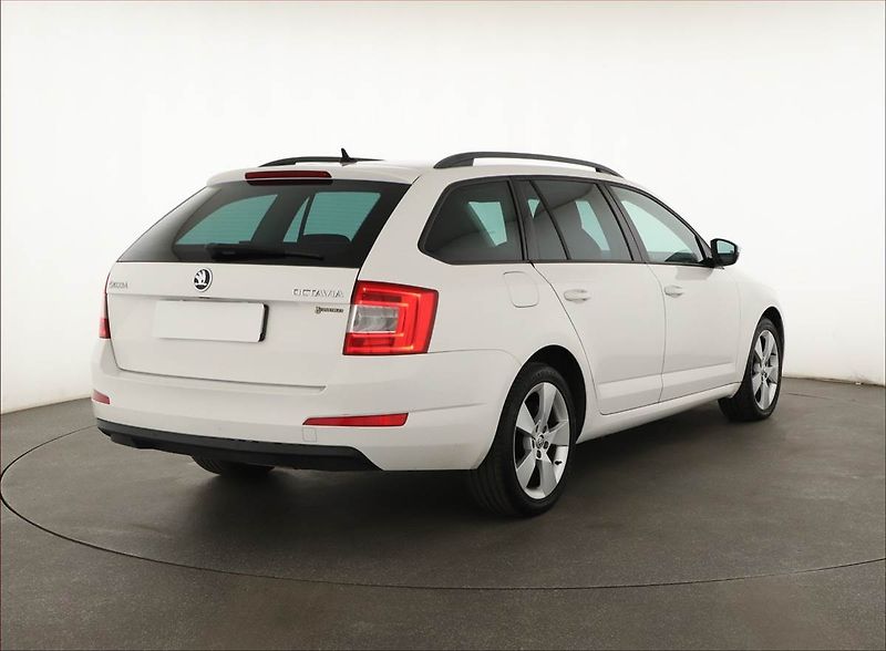 Škoda Octavia (2015) 1.6 TDI, Serv.kniha, Xenony - fotka 5 z 23