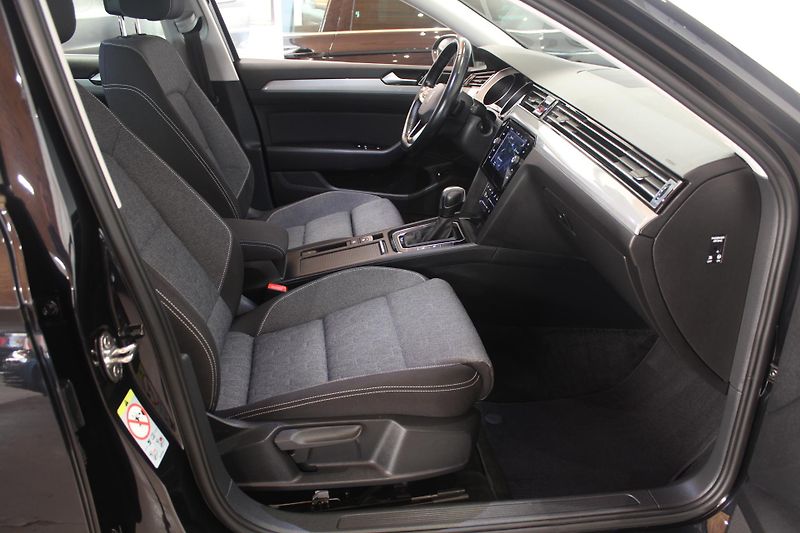 Volkswagen Passat (2023) 2.0TDI DSG Nez.Topení Model 24 - fotka 20 z 33