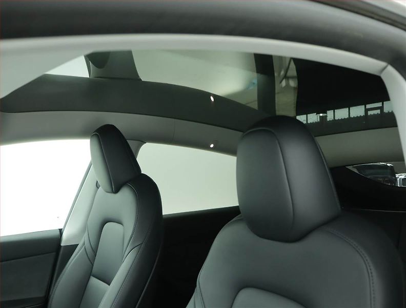 Tesla Model Y (2022) Long Range AWD 79kWh, SoH 93% - fotka 15 z 21