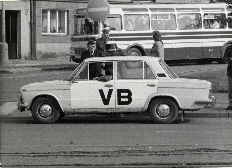 V 70. letech začaly být policejní vozy žluté
