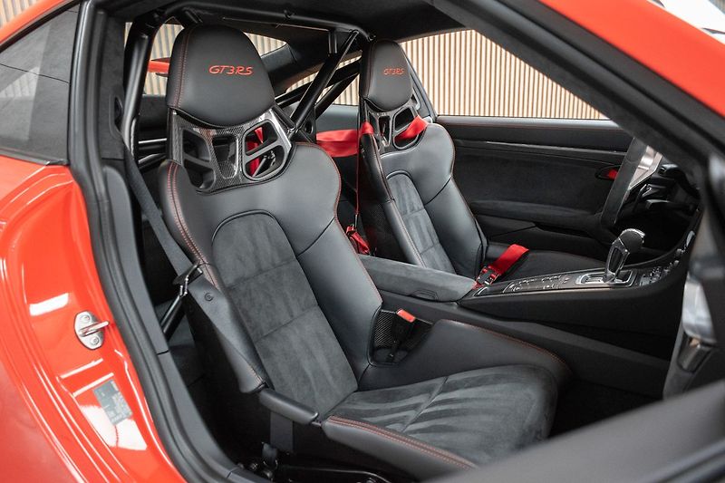 Porsche 911 GT3 RS 4.0 !Najeto 14.885km! - fotka 11 z 49