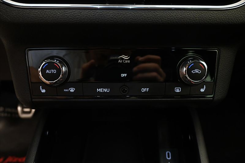 Škoda Kamiq 1,0 TSI 81 kW MONTE CARLO Záru - fotka 21 z 30