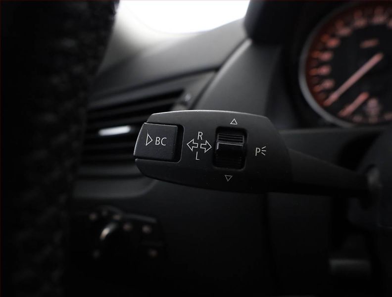 BMW X1 (2011) xDrive20d, 4X4, Xenony - fotka 13 z 16