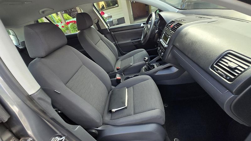 Volkswagen Golf 1.4 TRENDLINE  59KW - fotka 20 z 35