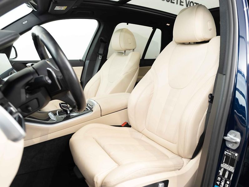 BMW X5 M50i - fotka 18 z 22