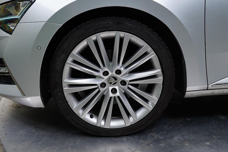 Škoda Superb - fotka 10 z 29