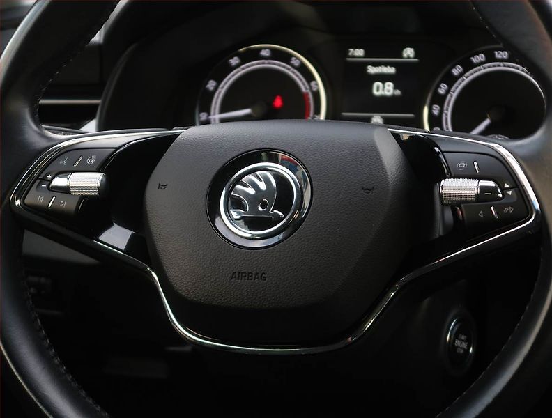 Škoda Scala (2021) Ambition 1.0 TSI, Tempomat - fotka 20 z 20