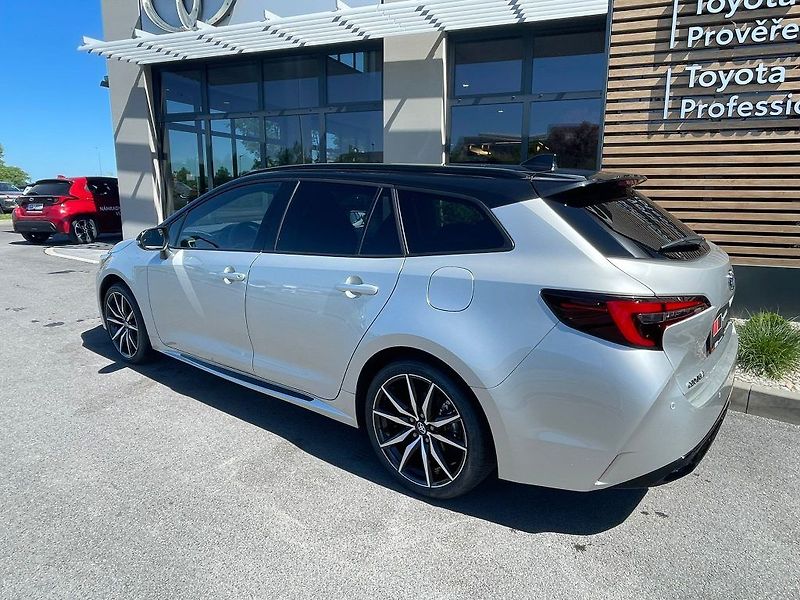 Toyota Corolla 2.0 Hybrid Automat GR SPORT - fotka 6 z 29