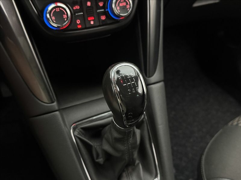 Opel Zafira 2,0 96kW VÝHŘEV SENZORY DPH ČR - fotka 22 z 35