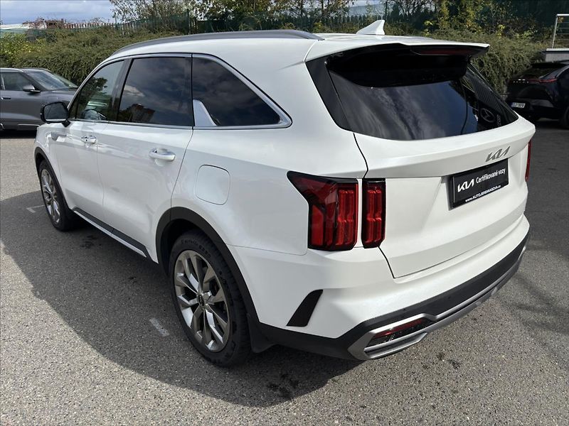 Kia Sorento 2,2 D 4x4 AT TOP ZÁRUKA 7MÍST - fotka 3 z 50