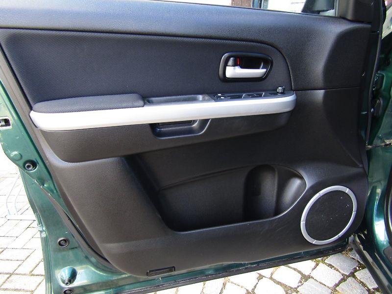 Suzuki Grand Vitara (2006) 1.9 DDiS 95kW  BEZ KOROZE - fotka 18 z 40