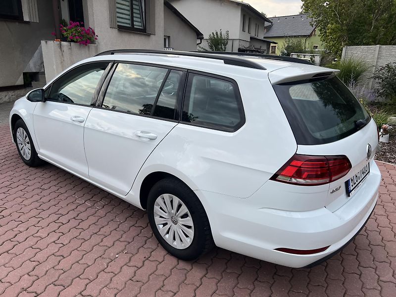 Volkswagen Golf 1.0 TSI 85KW,1 MAJITEL,SERVIS - fotka 5 z 40