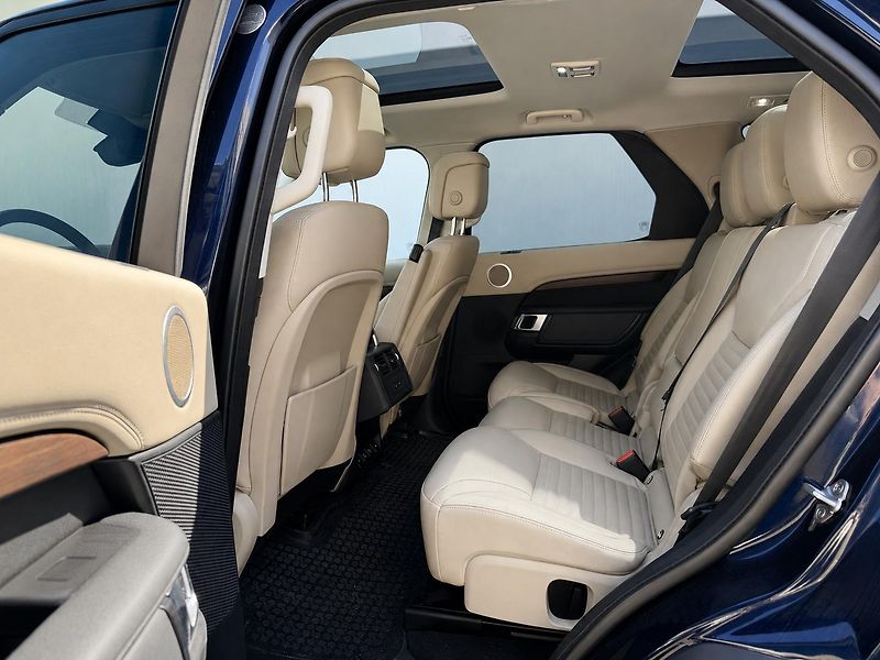 Land Rover Discovery 5 D250 Mild-Hybrid S AWD - fotka 6 z 12