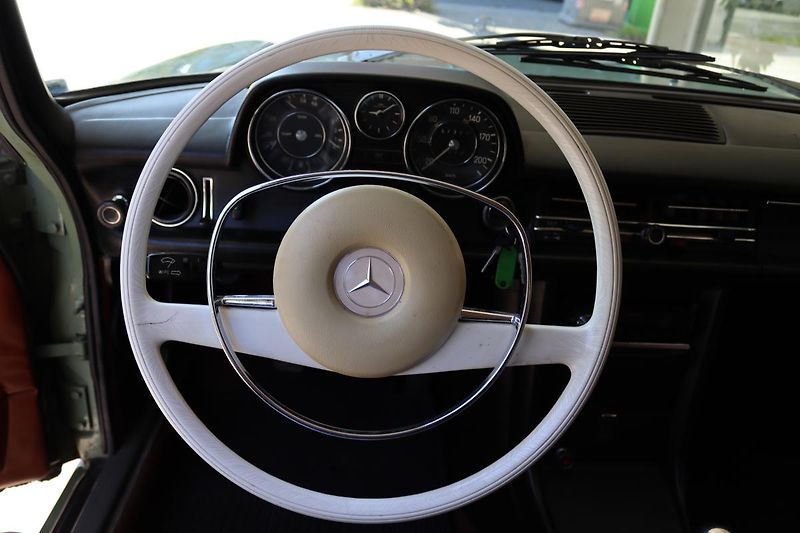 Mercedes-Benz 115 W115 230.4 manuál - fotka 23 z 50