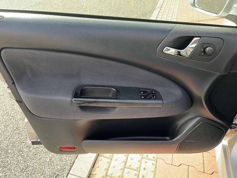 Škoda Octavia 1.9 TDi Tour - fotka 10 z 29