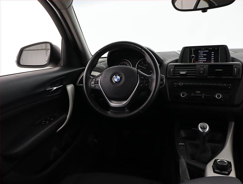 BMW Řada 1 (2013) 114d, Tempomat, Park. senzory - fotka 7 z 20