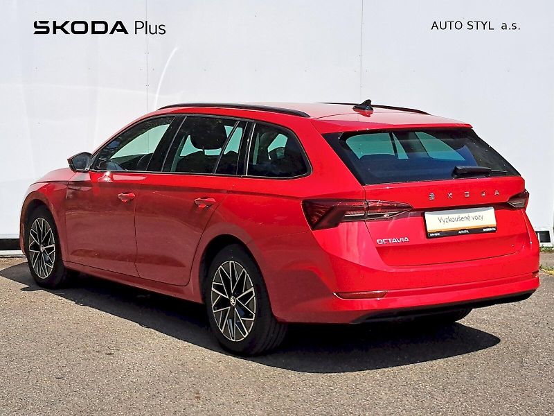 Škoda Octavia (2023) COMBI AMBITION 1.5TSI 110kW 6° - fotka 9 z 24