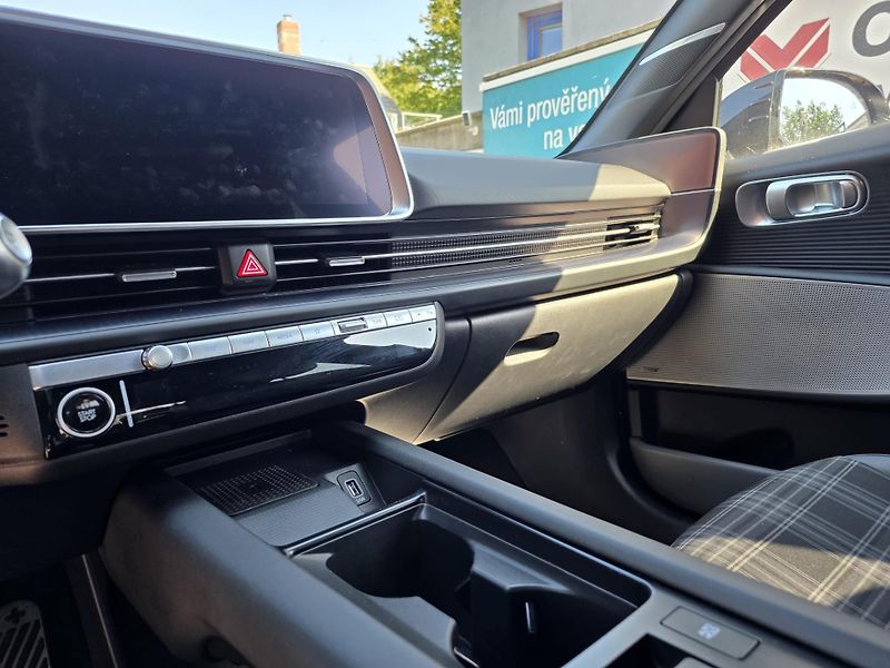Hyundai Ioniq 6 PANORAMA-4x4-77,4kWh - fotka 11 z 17