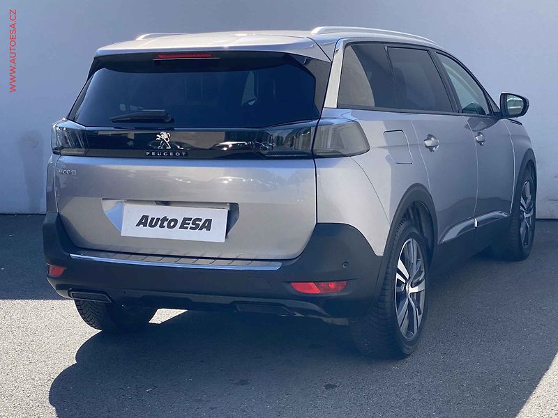 Peugeot 5008 (2022) 1.5 HDi, Allure, LED, kamera - fotka 4 z 17