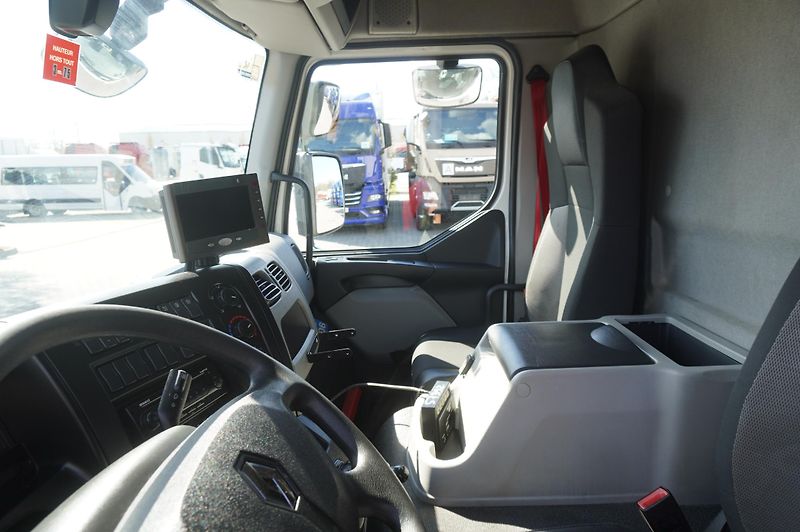 Renault Trucks D (2016) 12 / Lamberet refrigerated tru - fotka 16 z 24