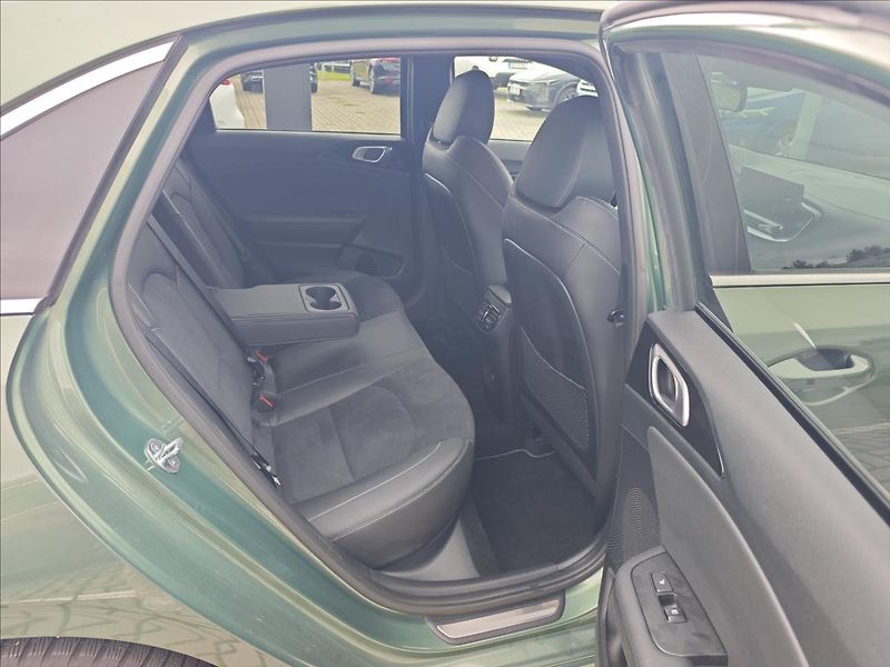 Kia Ceed 1,5 T-GDI 7DCT automat  GT-Lin - fotka 13 z 25