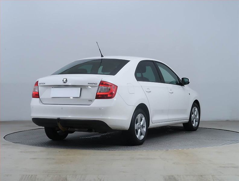 Škoda Rapid (2013) Ambition 1.2 TSI, ČR,1.maj - fotka 5 z 12