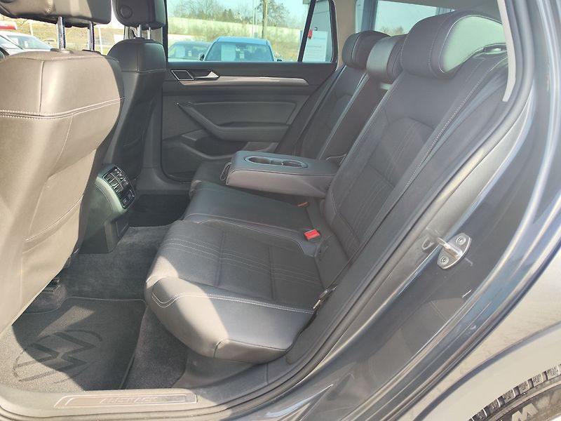 Volkswagen Passat 2.0 Bi-TDI/176kW Alltrack DSG - fotka 12 z 32