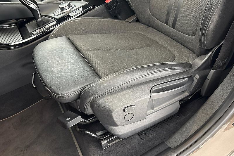BMW X1 xDrive18d - fotka 7 z 24