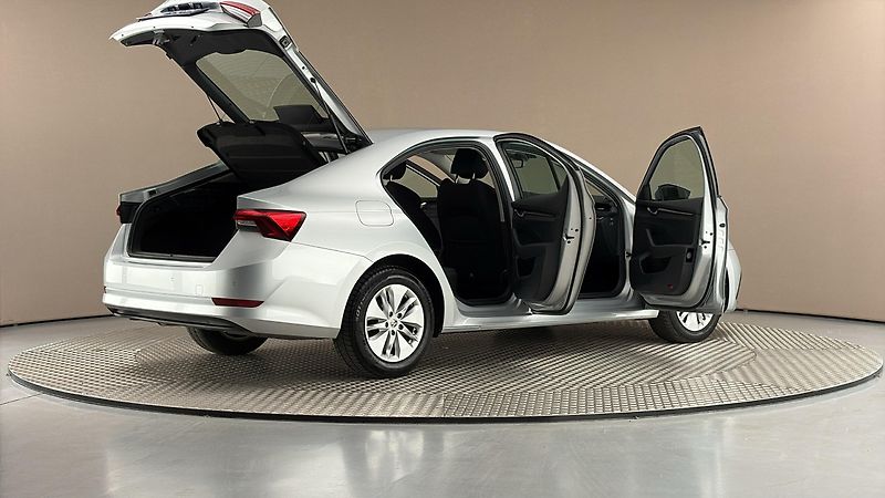 Škoda Octavia 2.0 TDI DSG Ambition - fotka 6 z 24
