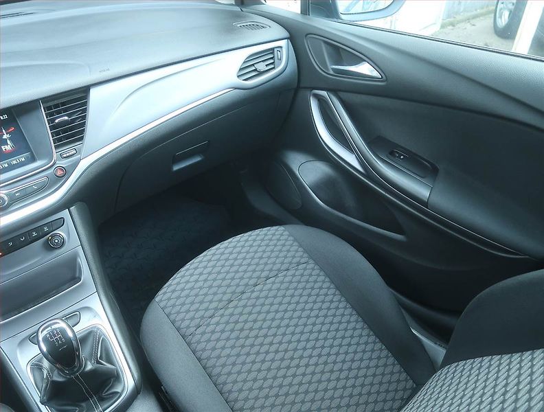 Opel Astra (2016) 1.4 T, Serv.kniha, Tempomat - fotka 8 z 13
