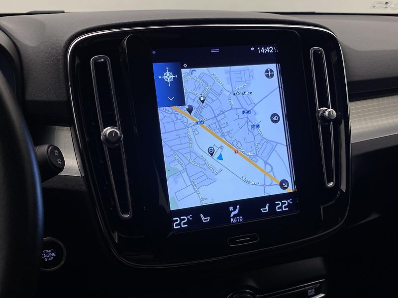 Volvo XC40 D3 MOMENTUM AUT  - fotka 38 z 45