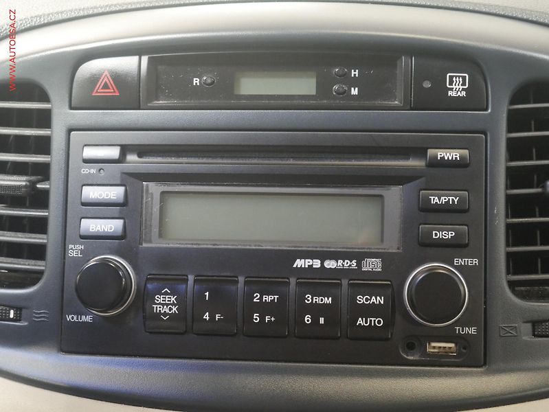 Hyundai Accent (2008) 1.4i, ČR, AC, zmk.řazení - fotka 13 z 15