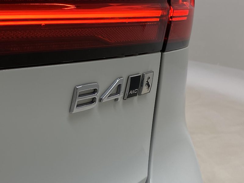 Volvo V90 CC B4 AWD MOMENTUM AUT - fotka 41 z 65