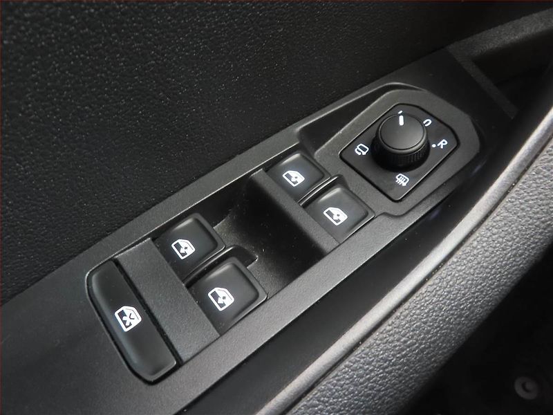 Škoda Karoq (2022) Sportline 1.5 TSI - fotka 14 z 14