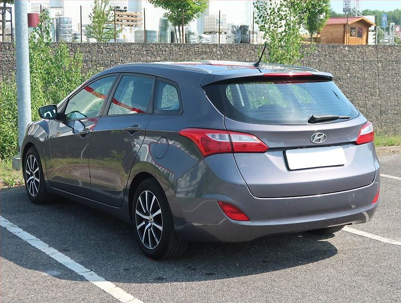 Hyundai i30 (2016) 1.6 MPI, Navi, Tempomat - fotka 4 z 16