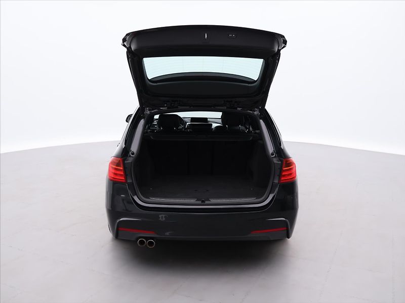 BMW Řada 3 3,0 330d xDrive 190kW M-paket - fotka 9 z 35