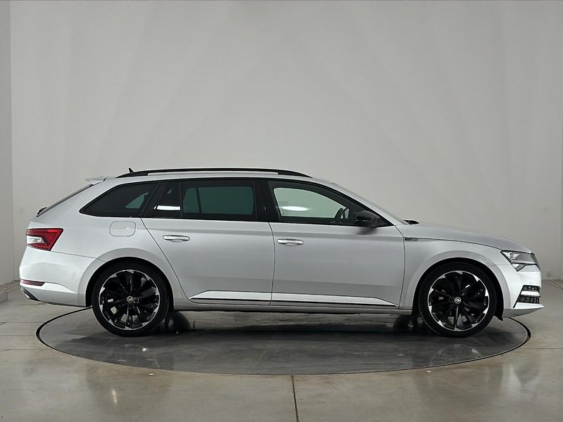 Škoda Superb Sportline DSG - fotka 16 z 29